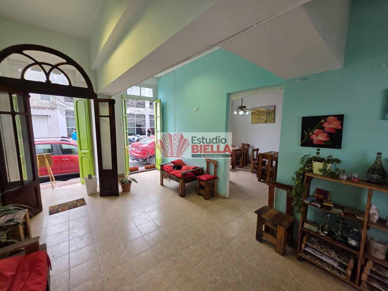 Casa en venta en Alberdi al 500